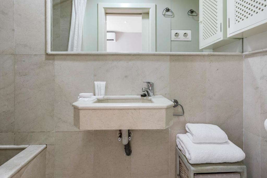 Fam Sevillian Townhouse Villa Севиля Екстериор снимка